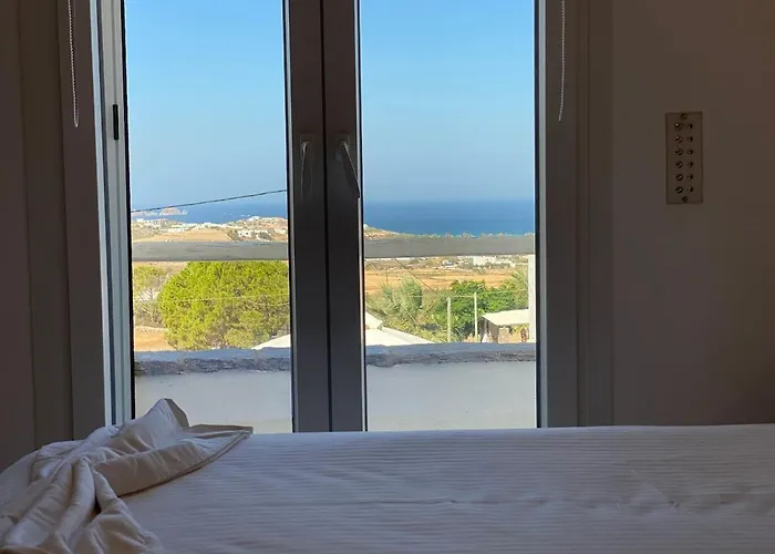 & Stoudio Nomikos Paros *